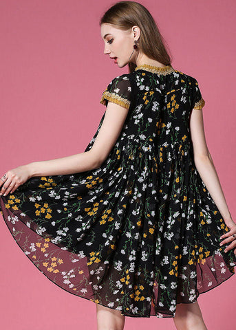 Vestido plisado de gasa de verano con diseño bajo y alto estampado negro 