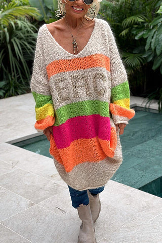 Vestido estilo suéter a media pierna con cuello en V y estampado de letras de Meridress