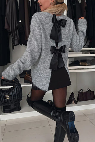 Suéter acogedor con cuello redondo y lazo en la espalda con aberturas Meridress