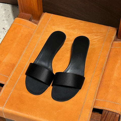 Summer New Simple Round Toe Open Toe Silk Slippers with Small Heels for Women Wearing Thin Heel Sandals Outside