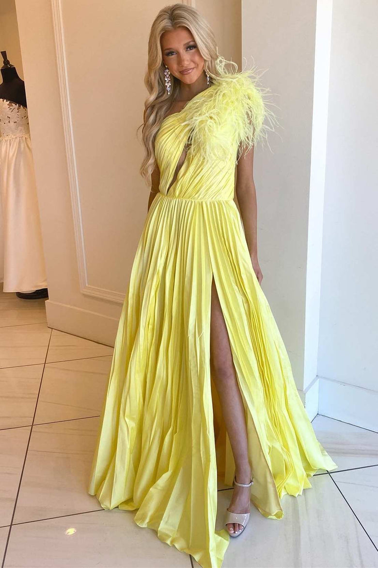 Vestido de fiesta de tafetán con un solo hombro y corte en A plisado