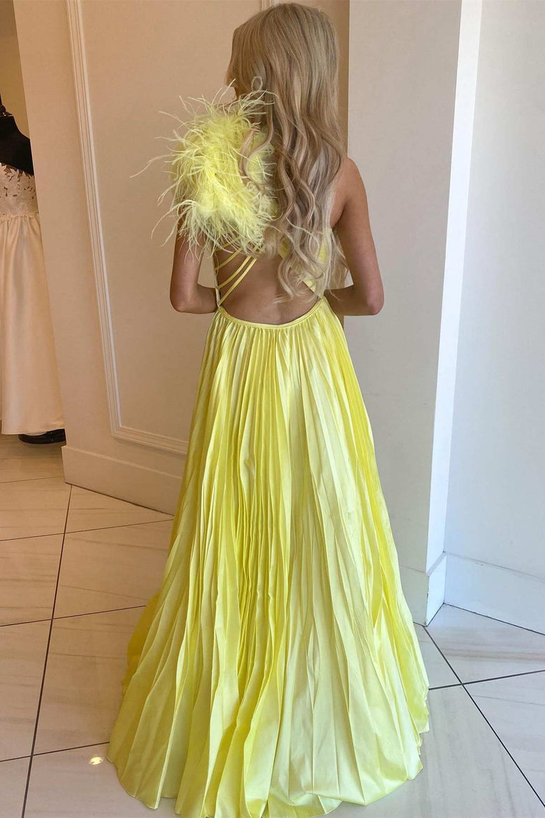 Vestido de fiesta de tafetán con un solo hombro y corte en A plisado