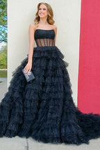 A-Linien-Abendkleid aus glitzerndem Tüll, trägerlos und mit Rüschen