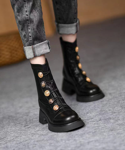 Braune, klobige Stiefel im europäischen und amerikanischen Stil 