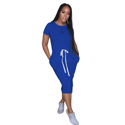 Vestido midi básico de color liso con cintura elástica y manga corta: vestido cómodo y elegante para mujer. 