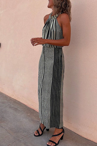 Vestido largo a rayas con cintura y cuello halter sin mangas de Meridress