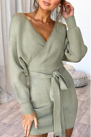 Vestido tipo suéter con cuello en V y cinturón cruzado de Meridress