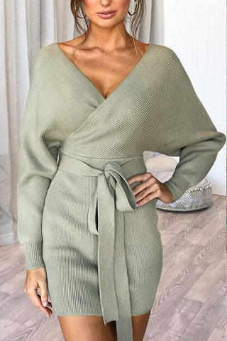 Vestido tipo suéter con cuello en V y cinturón cruzado de Meridress