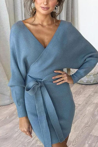 Vestido tipo suéter con cuello en V y cinturón cruzado de Meridress