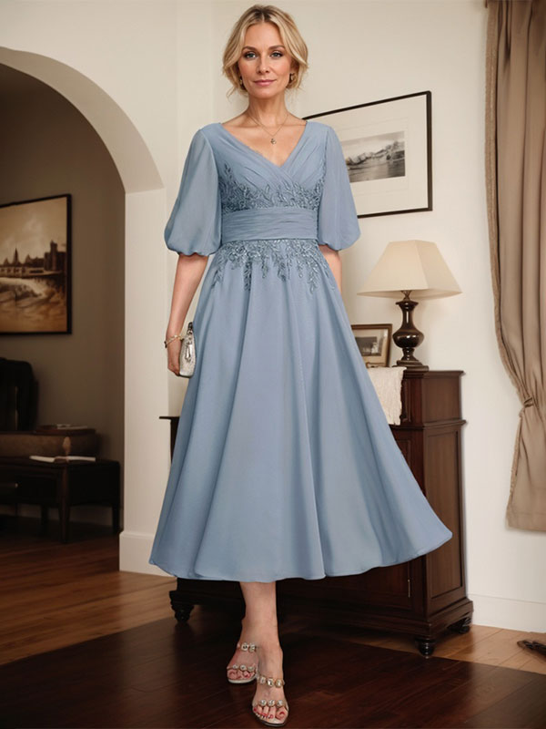 Vestido de gasa con encaje y escote en V hasta la rodilla para madre de la novia con pliegues