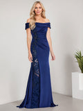 A-Linien-Kleid mit schulterfreiem bodenlangem Schnitt, Applikationen, Perlenstickerei, Meerjungfrauen-Stil und hohem Beinschlitz – perfekt für die Mutter der Braut. 