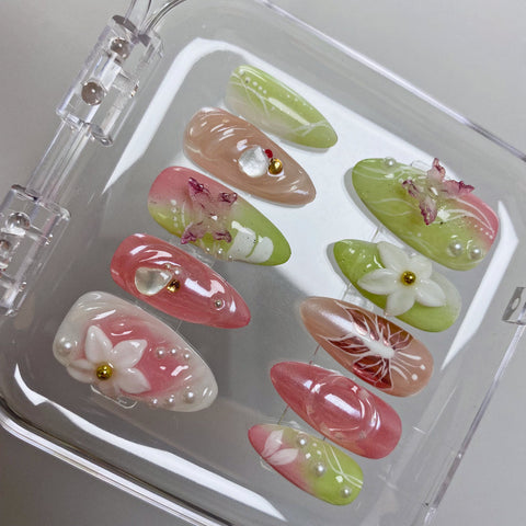 Butterfly and Five Petaled FlowerCarefully designed pure handmade press-on gel nails
