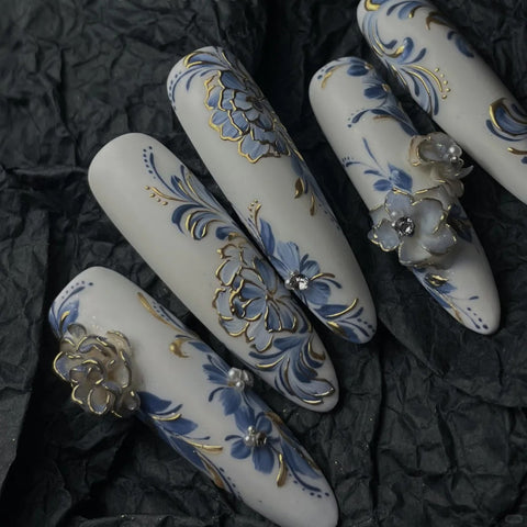 Blue and White Porcelain Long Oval NailsCarefully designed pure handmade press-on gel nails