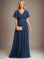A-Linien-Chiffonkleid mit V-Ausschnitt, bodenlang, für die Mutter der Braut, mit Kristallbrosche und Falten 