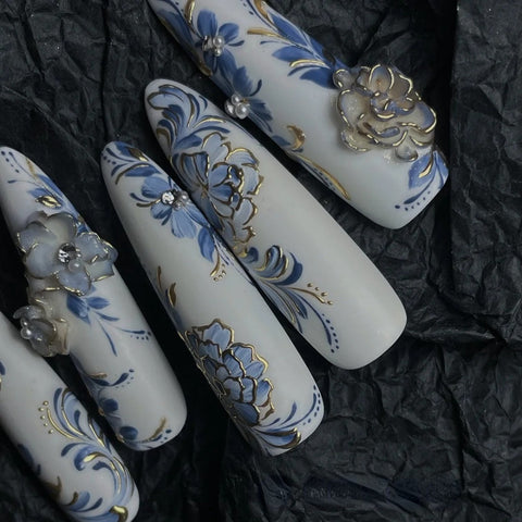 Blue and White Porcelain Long Oval NailsCarefully designed pure handmade press-on gel nails