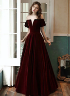 Vestido de fiesta largo sencillo de terciopelo con hombros descubiertos y corte princesa en A para dama de honor.