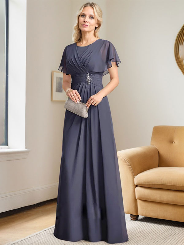 A-Linien-Kleid aus Chiffon mit Rundhalsausschnitt und bodenlanger Verarbeitung, verziert mit plissierten Perlen.
