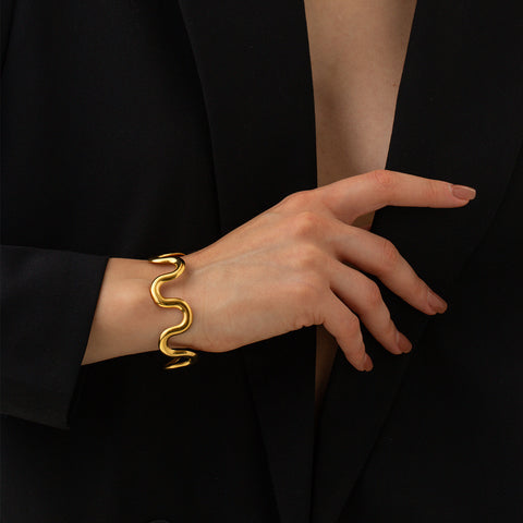 Gewelltes offenes Armband 