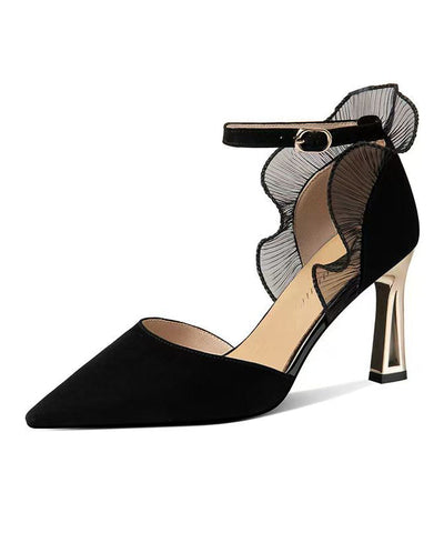 Sandalias de tacón alto con volantes negros y punta puntiaguda de Boutique 