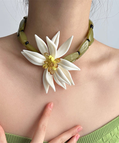Stilvolle grüne Halskette mit Anhänger aus Acryllegierung mit Blumenmuster und Bambusknoten, doppellagig 