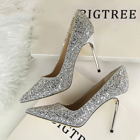 Zapatos de verano nuevos de estilo europeo para mujer, tacones altos, boca baja, puntiagudos, brillantes, sexis, delgados, para discoteca, tacones altos, zapatos individuales 