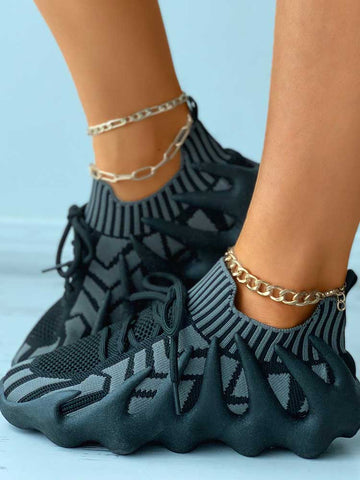 Atmungsaktive Sneakers aus Strick mit Schnürung 