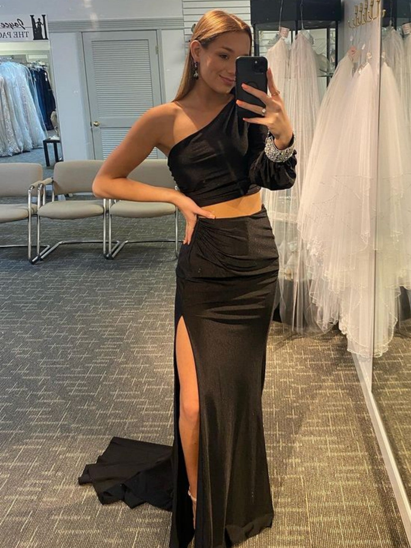 Schwarzes, langes Meerjungfrauen-Abendkleid aus Satin mit One-Shoulder-Schnitt, zweiteilig