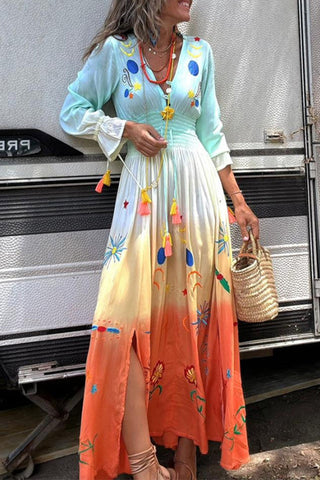 Vestidos de fiesta elegantes con estampado floral, abertura en degradado y escote en V en contraste. 