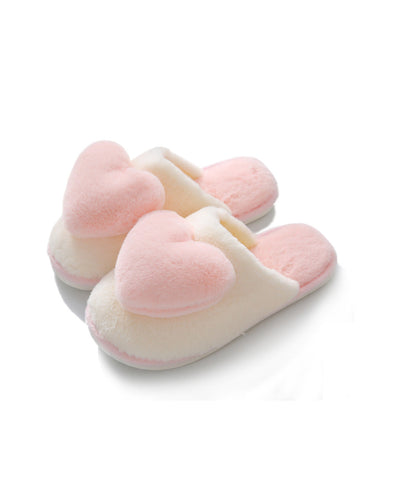 Pantuflas rosas con forro de lana afelpada y corazón. 