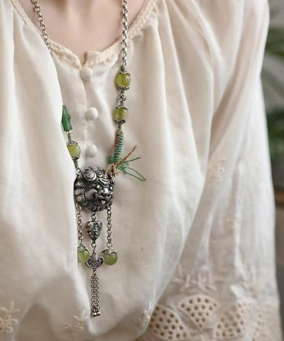 Collar vintage de plata de ley verde con borla de jade y lazo 