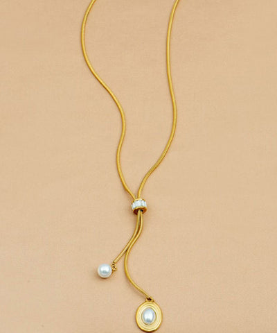 Collar único con colgante asimétrico de borla de perla de acero inoxidable dorado 