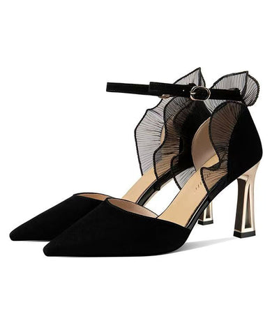 Sandalias de tacón alto con volantes negros y punta puntiaguda de Boutique 