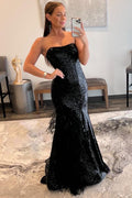 Vestido de fiesta largo de sirena sin tirantes con lentejuelas negras y plumas