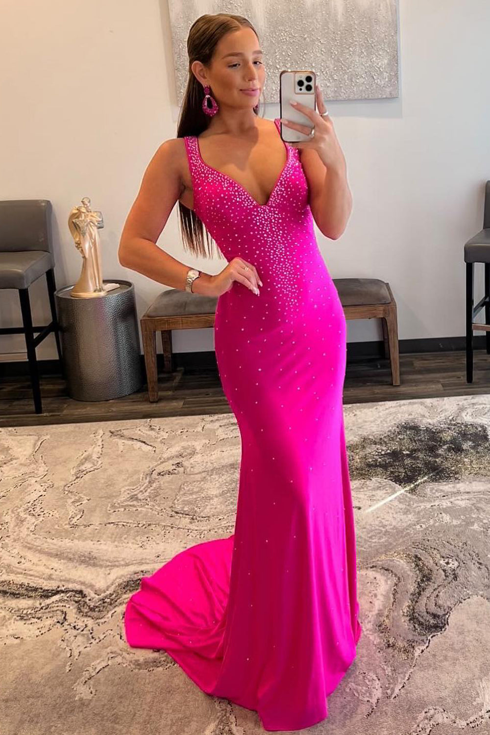 Meerjungfrauen-Abendkleid in Pink mit V-Ausschnitt und Perlenstickerei