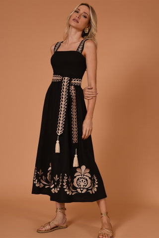 Vestido midi sin mangas bordado con cinturón 