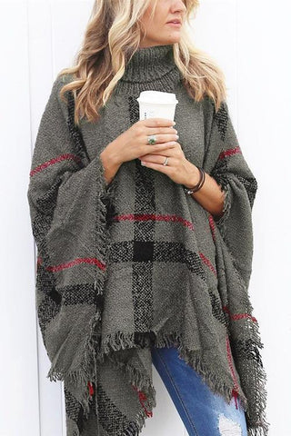 Suéter poncho con borlas y entramado más chic de Meridress