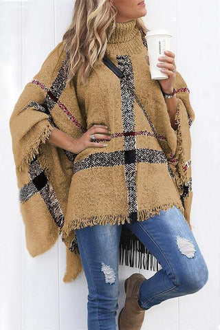 Suéter poncho con borlas y entramado más chic de Meridress