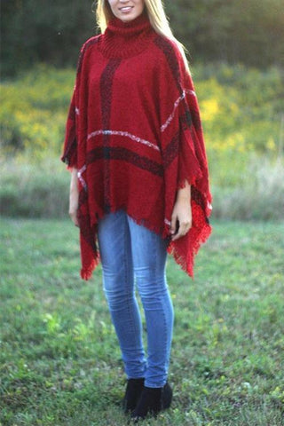 Suéter poncho con borlas y entramado más chic de Meridress