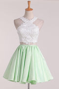 Zweiteilige Scoop-Homecoming-Kleider A-Linie Satin mit Applikationen