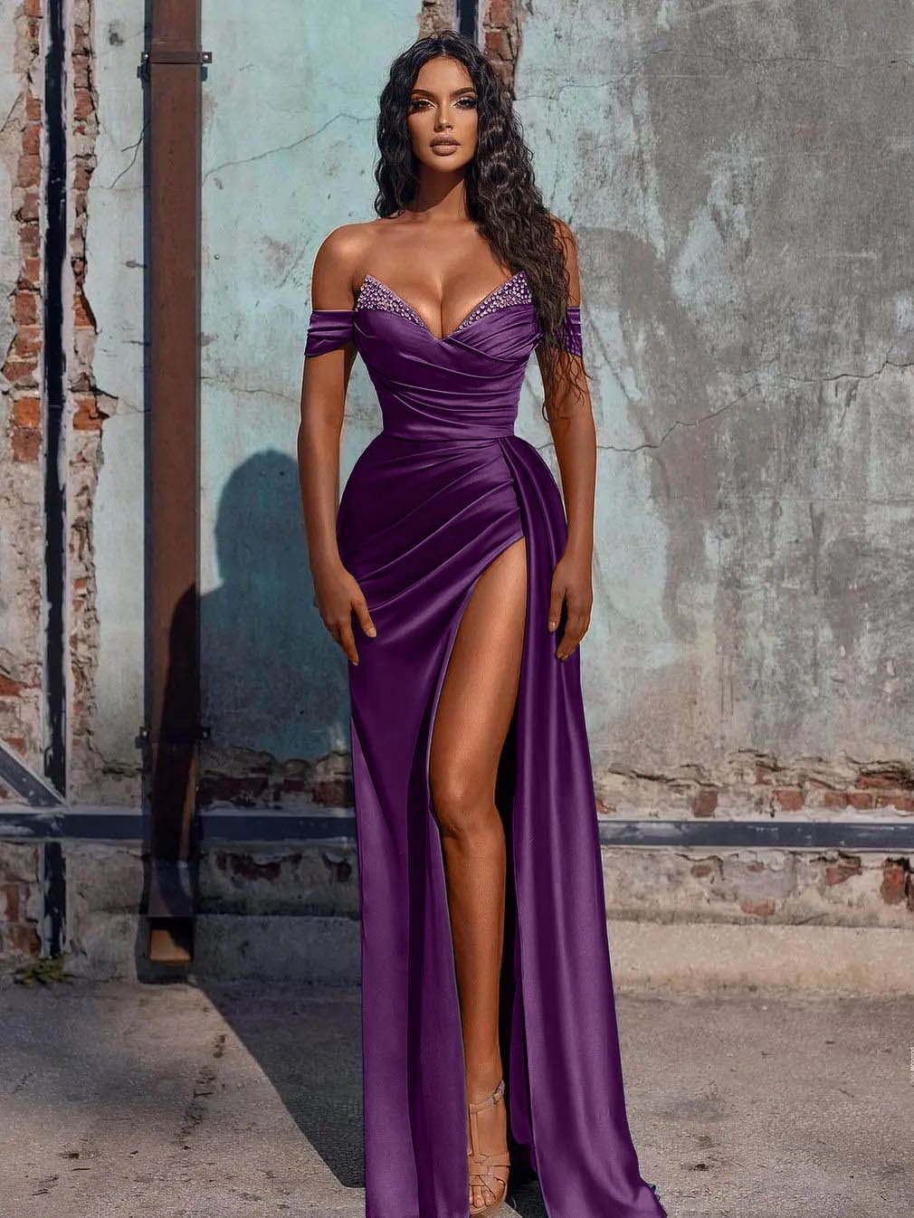 Vestido de fiesta largo de satén con corte sirena y abertura