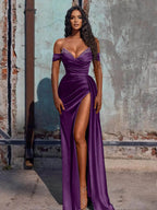 Vestido de fiesta largo de satén con corte sirena y abertura