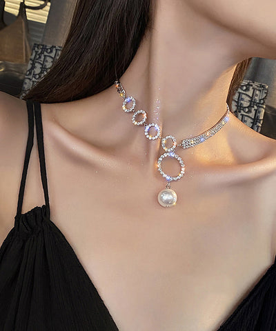Collar único con colgante de borla de perla y circonita de aleación blanca 