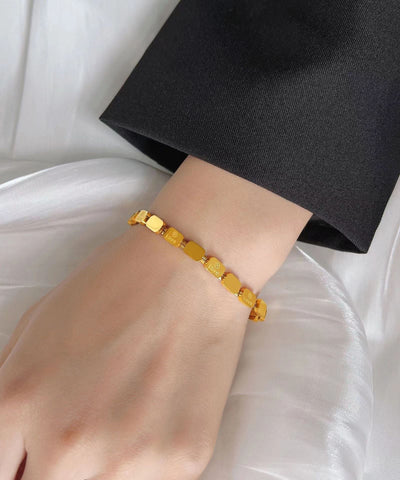 Hermosa pulsera de acero inoxidable dorado con cadena de hueso de serpiente y forma de corazón. 