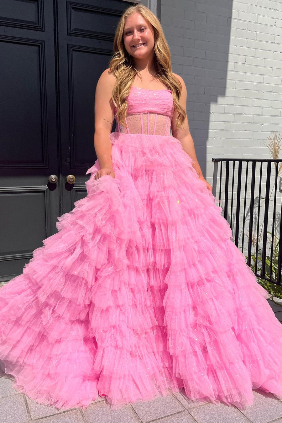 A-Linien-Abendkleid aus glitzerndem Tüll, trägerlos und mit Rüschen