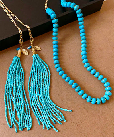 Collar vintage de aleación de oro con cuentas turquesas y borlas adornadas 