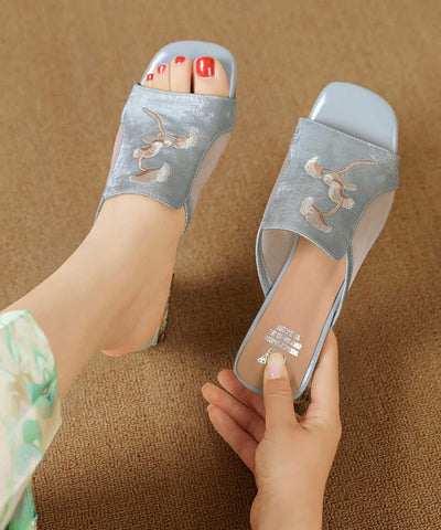 Boutique Sandalen aus klobigem Rindsleder mit Stickerei und Spleißen in Rosa 