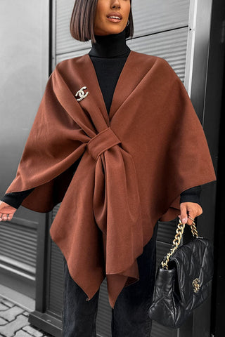 „Anything Is Possible“ – Lockerer Cape-Mantel aus Wolle mit Bindeband vorne 