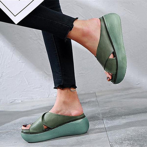 Plateau-Sandalen mit überkreuzten Riemen 