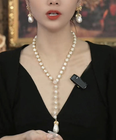 Elegante Halskette mit Pullover-Anhänger aus weißem Sterlingsilber mit Overgilt-Perlen 