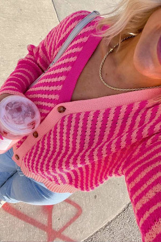 Rosa gestreifter Cardigan mit Knöpfen, V-Ausschnitt und überschnittenen Schultern